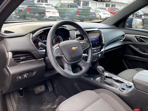 Used 2023 Chevrolet Traverse LT image 16