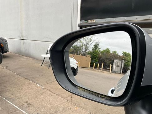 Used 2025 Nissan Rogue SV image 19