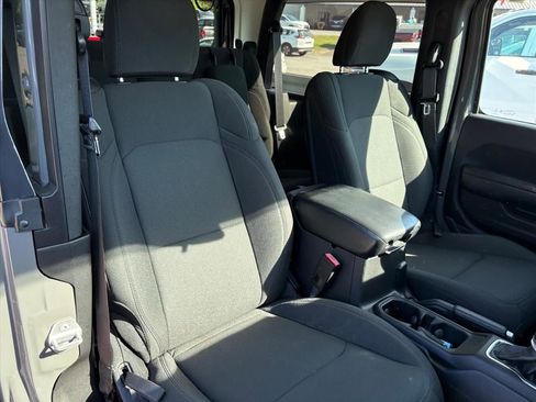 Used 2021 Jeep Wrangler Sport AWD/4WD image 16