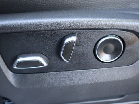 Used 2025 GMC Yukon Denali w/ Denali Reserve Package image 41