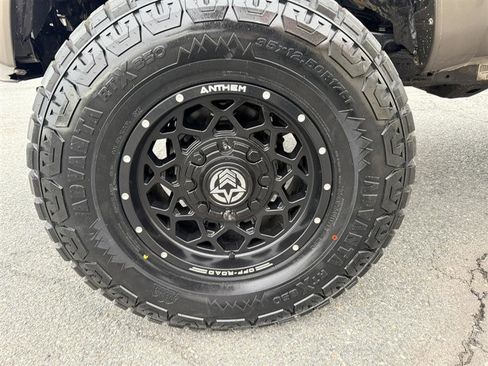 Used 2015 Toyota Tacoma DOUBLE CAB 4WD w/ SR5 Package image 9