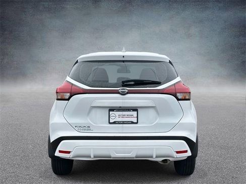 New 2025 Nissan Kicks Play S image 3