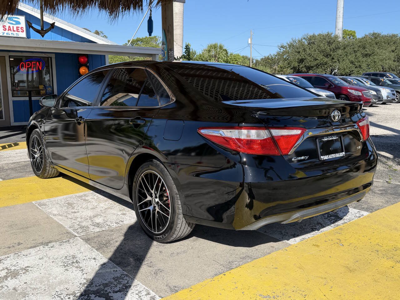 Used 2015 Toyota Camry SE FWD image 7