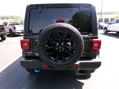 Used 2023 Jeep Wrangler Unlimited Sahara AWD/4WD image 8