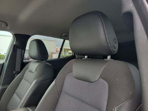Used 2025 Chevrolet Trax LT FWD image 15