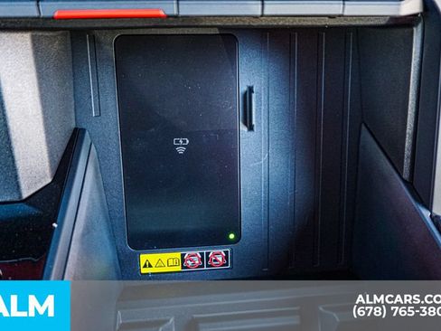 Used 2025 Toyota Tundra Limited AWD/4WD image 43