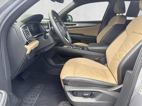 Used 2024 Volkswagen Atlas Cross Sport SE FWD image 10