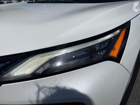 Used 2024 Nissan Rogue SV AWD/4WD image 9