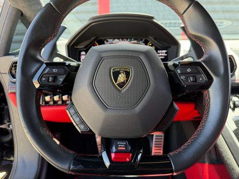 Used 2021 Lamborghini Huracan EVO RWD image 40
