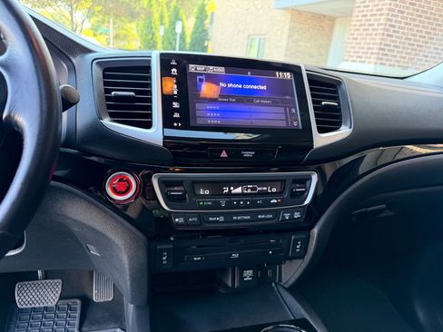Used 2017 Honda Pilot Touring image 13