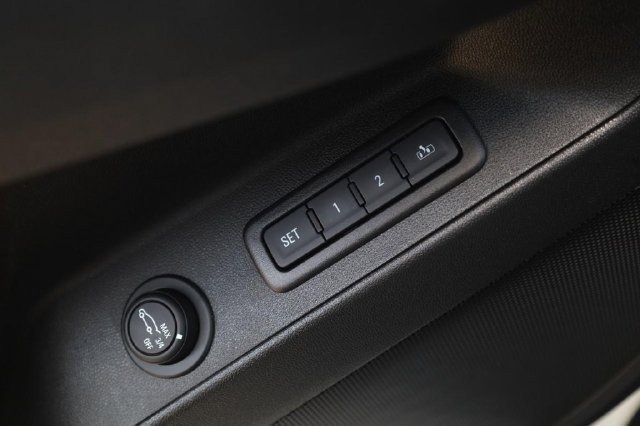 Used 2020 Chevrolet Equinox Premier FWD image 11