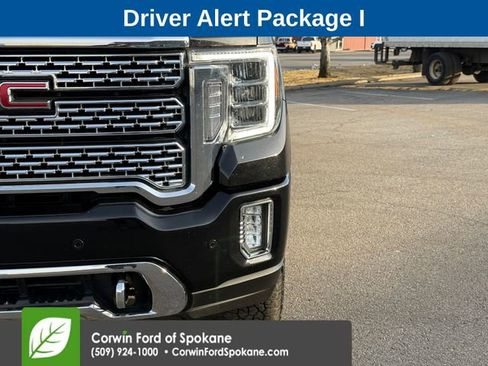 Used 2022 GMC Sierra 2500 Denali w/ Denali Black Diamond Edition image 8