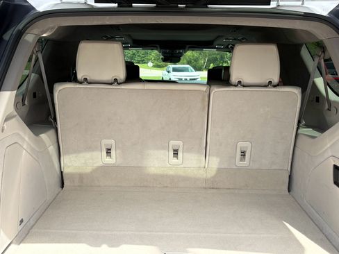 Used 2021 Cadillac Escalade ESV Premium Luxury Platinum AWD/4WD image 28