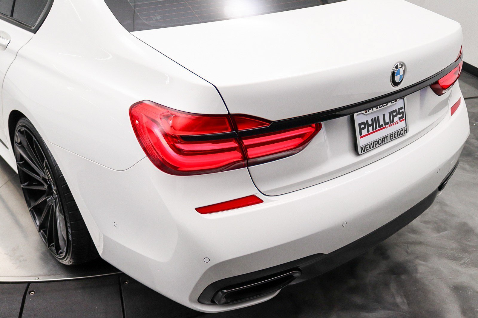 Used 2017 BMW 740i RWD image 12