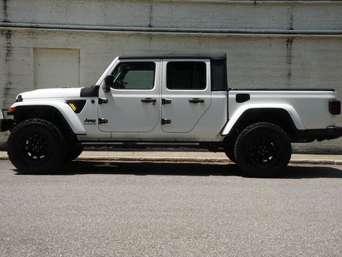 Used 2022 Jeep Gladiator Sport AWD/4WD image 4