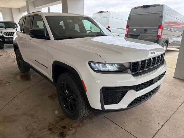 New 2026 Jeep Grand Cherokee Altitude AWD/4WD image 9