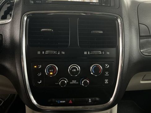 Used 2016 Dodge Grand Caravan SXT w/ Rear Park Assist Package FWD image 17