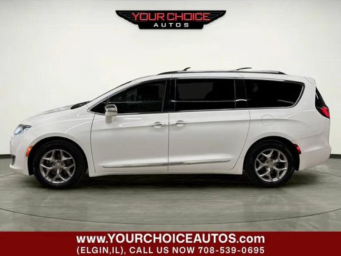 Used 2018 Chrysler Pacifica Limited FWD image 2