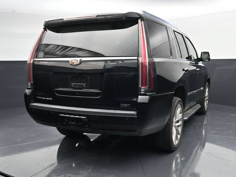 Used 2018 Cadillac Escalade Luxury AWD/4WD image 6