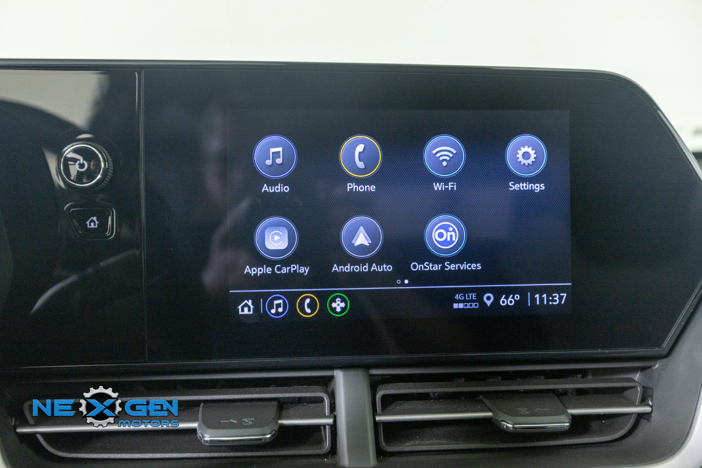 Used 2025 Chevrolet Trax RS w/ Driver Confidence Package FWD image 21