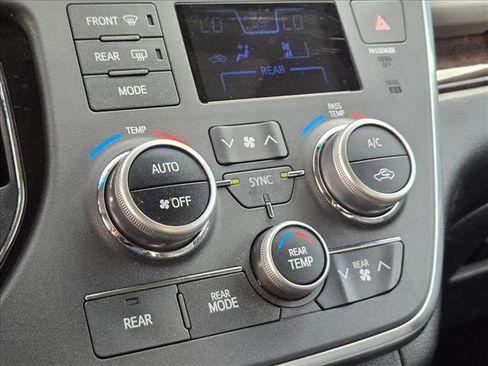 Used 2015 Toyota Sienna Limited image 14