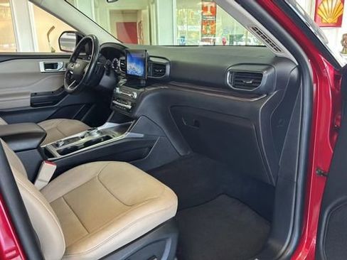 Used 2020 Ford Explorer Limited image 16