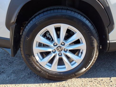 Used 2023 Toyota Corolla Cross LE image 8