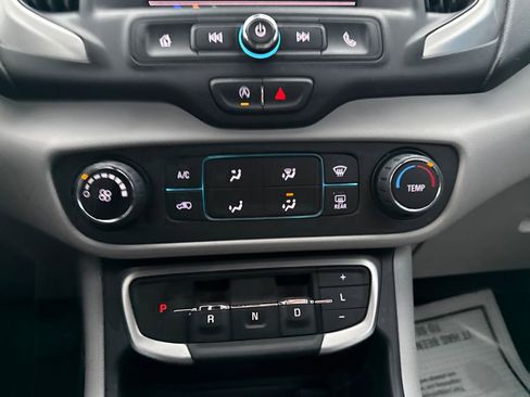 Used 2024 GMC Terrain SLE image 19