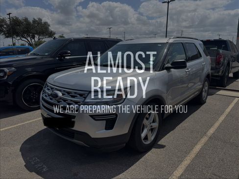 Used 2019 Ford Explorer XLT FWD image 2