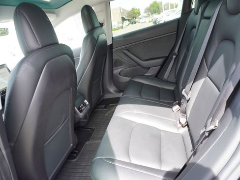 Used 2019 Tesla Model 3 Mid Range image 12