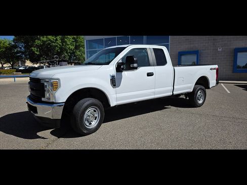 Used 2018 Ford F250 XL w/ Power Equipment Group AWD/4WD image 3