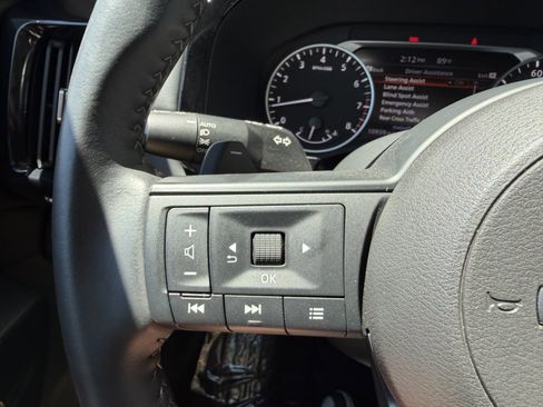 Used 2025 Nissan Pathfinder SV w/ SV Premium Package FWD image 29