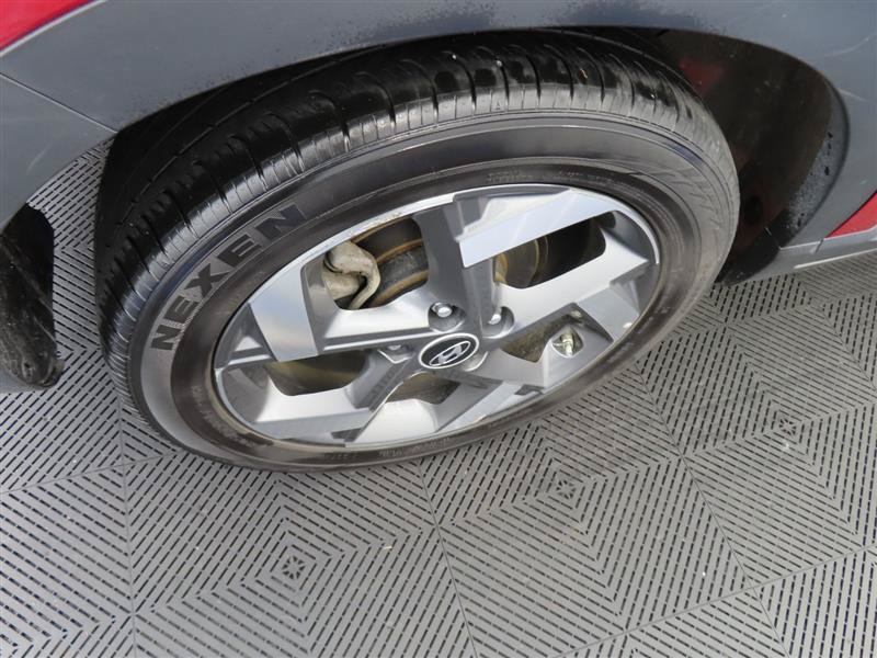 Used 2025 Hyundai Venue SEL FWD image 8
