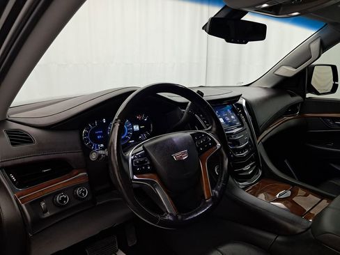 Used 2016 Cadillac Escalade 4WD image 7