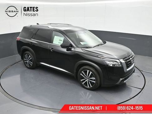 Used 2025 Nissan Pathfinder Platinum AWD/4WD image 55