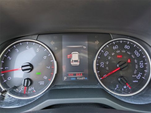 Used 2019 Toyota RAV4 XLE Premium image 39