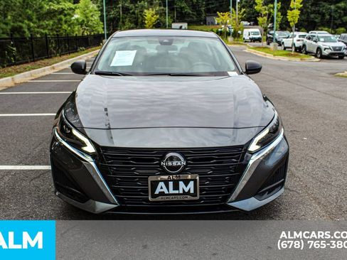 Used 2024 Nissan Altima 2.5 SV FWD image 9