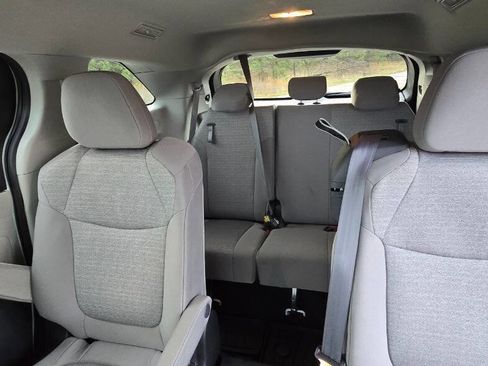 Used 2022 Toyota Sienna LE image 27