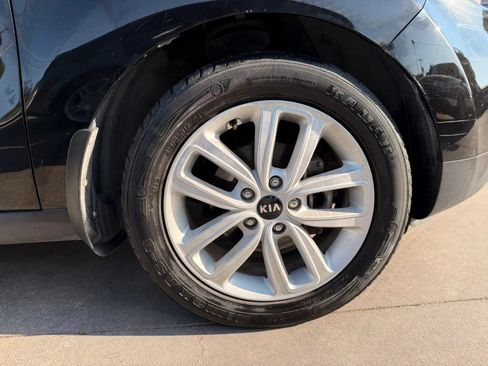 Used 2018 Kia Soul + FWD image 15