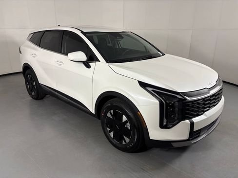 New 2026 Kia Sportage LX FWD image 2