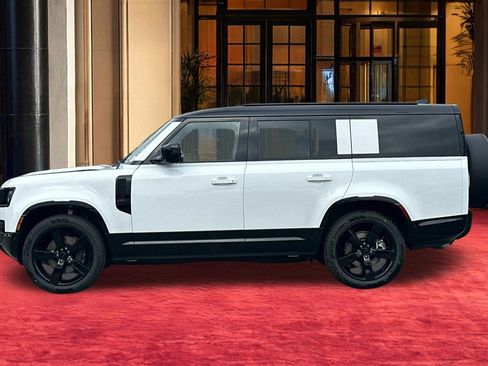 New 2026 Land Rover Defender 130 X-Dynamic SE image 2