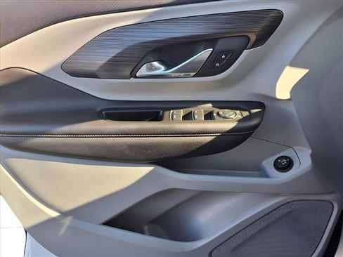 Used 2023 GMC Terrain SLE w/ Driver Convenience Package image 19