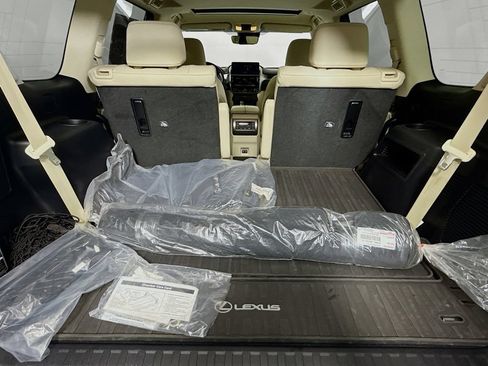 Used 2023 Lexus GX 460 Premium w/ Accessory Package AWD/4WD image 25