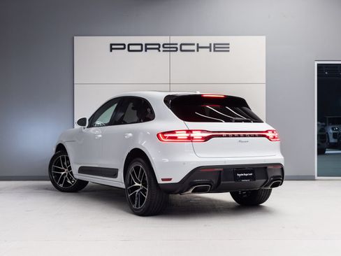 Certified 2026 Porsche Macan AWD/4WD image 3