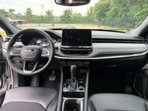 Used 2024 Jeep Compass Latitude AWD/4WD image 15
