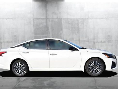 New 2025 Nissan Altima 2.5 SV image 5