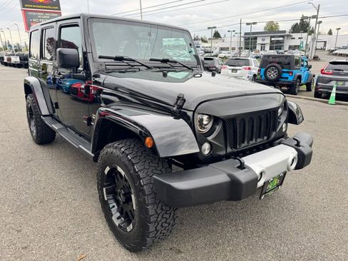 Used 2015 Jeep Wrangler Unlimited Sahara w/ Connectivity Group image 3