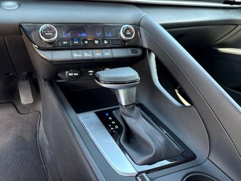 Used 2023 Hyundai Elantra SEL FWD image 8