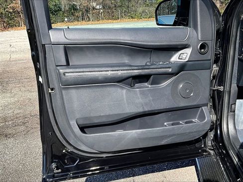 Used 2023 Ford Expedition Max XLT image 15