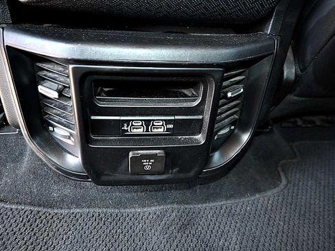 Used 2019 RAM 1500 Laramie AWD/4WD image 12